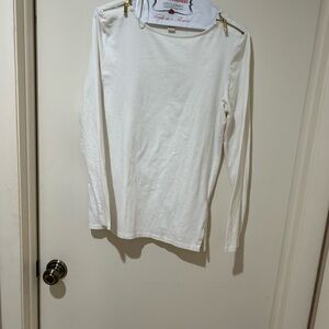 Long sleeve off white pullover with zippers at shoulders